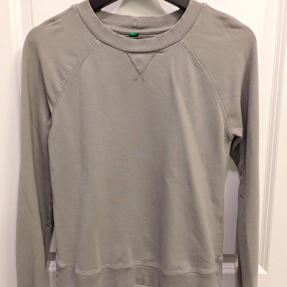 United Colors of Benetton Grey Sweater SZ Small